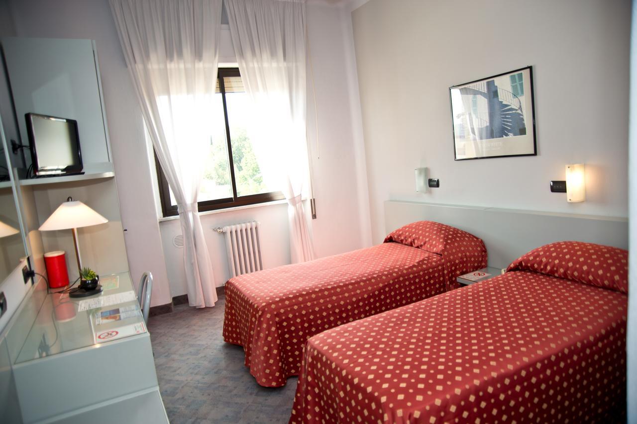 Hotel Milano Pistoia Exterior photo